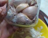 Foto del paso 2 de la receta: Cómo Pelar ajo sin que quede olor en las manos