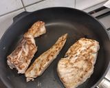 Foto del passaggio 2 della ricetta Ricciola ai funghi porcini