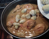 Foto del paso 4 de la receta: Pollo guisado con alcachofas baby