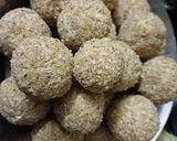 A picture of step 4 of Gond laddu.