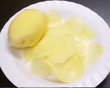 होममेड आलू चिप्स (Homemade aloo chips recipe in hindi) रेसिपी चरण 2 फोटो