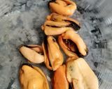 Foto del paso 2 de la receta: Lubina al horno con mejillones