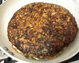 Foto del paso 7 de la receta: Tortilla de arroz con sorpresas 🧀🍳