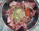 Hình bước làm 2 của món Gà rang gừng