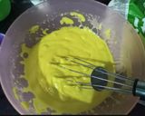 A picture of step 4 of Vanilla Tutti Frutti Muffins.