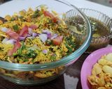 खट्टी मिठी भेळ (khati methi bhel recipe in marathi) रेसिपी स्टेप 3 फोटो 