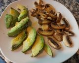 Foto del paso 2 de la receta: Bol de quinoa, champiñones, palta