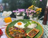 Hình bước làm 5 của món 📣 Thịt bò xào húng quế kiểu Thái 🥩🫑🧅🌿