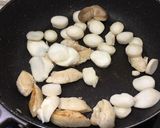 รูปขั้นตอนการทำที่ 3 ของ สันในไก่ผัดเห็ดซอสเทริยากิ ง่ายๆ