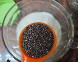 Foto del paso 1 de la receta: Chía pudding de yogur casero con granada, almendras, mantequilla de avellanas y menta fresca 🌱