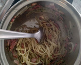Foto del paso 6 de la receta: Tallarines con cebolla, bacon, perejil, ajo y pimienta negra