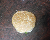 Foto del paso 3 de la receta: Hamburguesa de pescado empanado, ensalada remolacha y huevo duro
