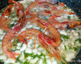 Foto del paso 6 de la receta: Judías del ganchet con almejas japonesas y gambas rojas