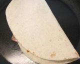 A picture of step 3 of Piadina scamorza e prosciutto.