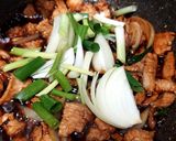 Foto langkah ke 5 dari resep Babi Mentega Manis.