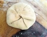A picture of step 3 of Potato paratha.