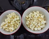 Foto langkah ke 3 dari resep Caramel Popcorn.