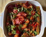 A picture of step 5 of Achari bhindi okra.