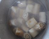 A picture of step 1 of Fried lotus roots.