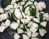 Foto del paso 2 de la receta: Empanadillas de calabacín y cebolla