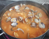 Foto del paso 7 de la receta: Cazuela de rape, gambas y almejas con patatas