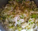 Foto del passaggio 3 della ricetta Risotto con porri, patate e speck croccante