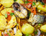 A picture of step 2 of Fish and potatoes sauce.