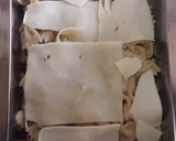 Foto del paso 2 de la receta: Corbatitas con Queso y Cebolla Caramelizada