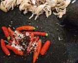 Foto langkah ke 2 dari resep Ayam suwir bumbu terasi limau khas Bali.