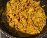 Une image de l'étape 10 de Sot l’y laisse aux girolles,oignon de roscoff et crème de curcuma.