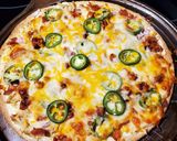 A picture of step 7 of Jalapeno Popper Chicken Pizza.