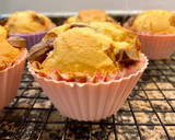 Foto del paso 12 de la receta: Muffins de mantequilla con trocitos de chocolate con leche
