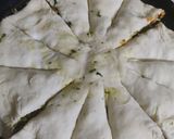 A picture of step 6 of Spinach Star bread pizza.