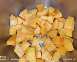 Foto del paso 2 de la receta: Crema de calabaza con puerro y ajos tiernos