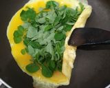 Foto langkah ke 3 dari resep Telur gulung kelor.