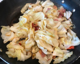 A picture of step 4 of Stir-Fried Cabbage with Bacon.
