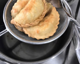 Foto langkah ke 7 dari resep PASTEL isi kentang,wortel dan telur.