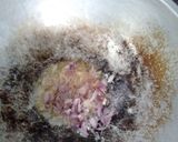 A picture of step 1 of Tumis tauge.