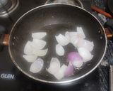 A picture of step 2 of Mushroom Do Piyaza.
