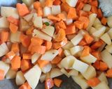A picture of step 4 of Aloo carrot fry.