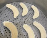 Foto langkah ke 3 dari resep Banana steam cake.
