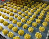 Foto langkah ke 2 dari resep Kue Semprit Susu Keju Renyah Gurih Enak.