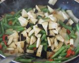 Foto langkah ke 5 dari resep Buncis campur-campur oseng wiken.