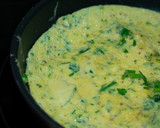 Foto del paso 2 de la receta: Almuerzo proteico de tortilla perejil con ensalada de tomate