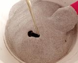 Foto langkah ke 3 dari resep Kue Putu Ayu Ketan Hitam.