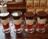 Csokoládés🍫 - túrós - szamócás🍓 pohár 🍧 recept fázis 7 fotója