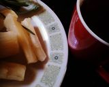 A picture of step 3 of Boiled cassava and lemon grass tea.