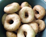 Foto langkah ke 5 dari resep Donat empuk.