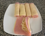 Foto del paso 2 de la receta: Rollitos de jamón y queso con espagueti