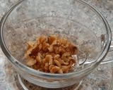 صورة لخطوة 2 من وصفة إيمر..قرفه بجوز الهند وجوز القلب 😋